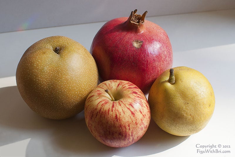 photo hosui asian pear / jonagold apple / red pomegrante / 21st century asian pear